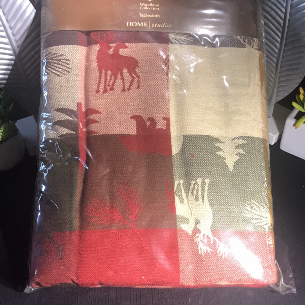 NIP WOODLAND COLLECTION LODGE/CABIN PLAID TABLECLOTH 60” x 102”OBLONG